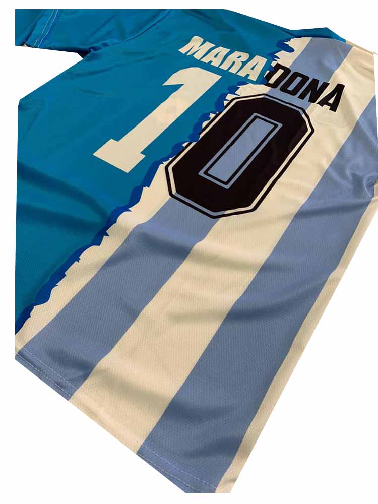 c1 SUPER T-SHIRT maglia meta' argentina, meta' buitoni , poliestere maradona  tifoso del NAPOLI DIEGO con autografo stampato, taglie adulti e bambini  omaggio PORTACHIAVI – Blu Super Shop